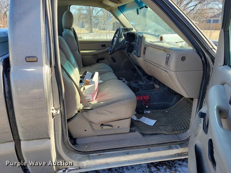 image for item NK9818 2002 Chevrolet  Silverado 2500HD  pickup truck