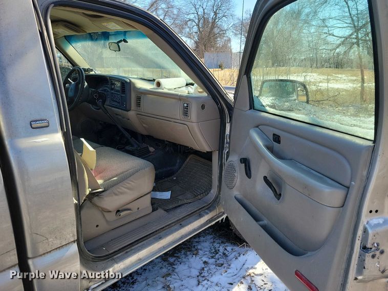 image for item NK9818 2002 Chevrolet  Silverado 2500HD  pickup truck