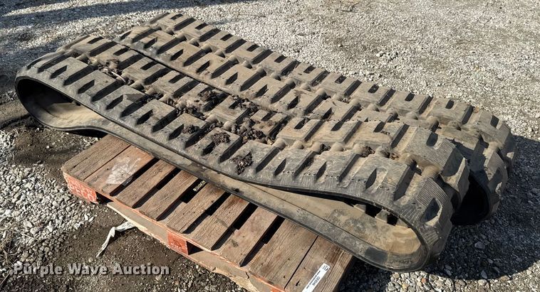 image for item OE9546 Bobcat skid steer tracks