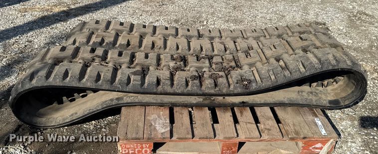image for item OE9546 Bobcat skid steer tracks