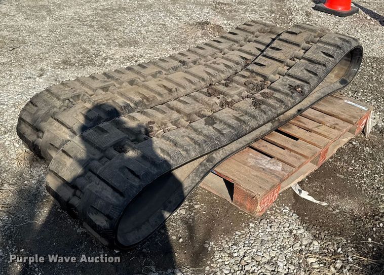 image for item OE9546 Bobcat skid steer tracks