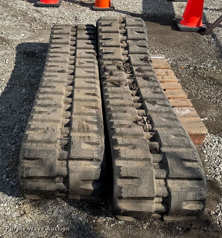 image for item OE9546 Bobcat skid steer tracks