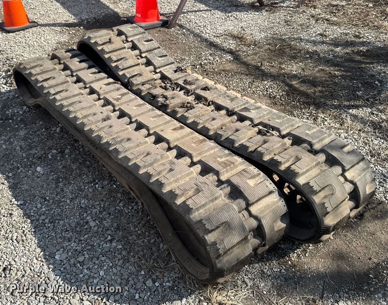 image for item OE9546 Bobcat skid steer tracks