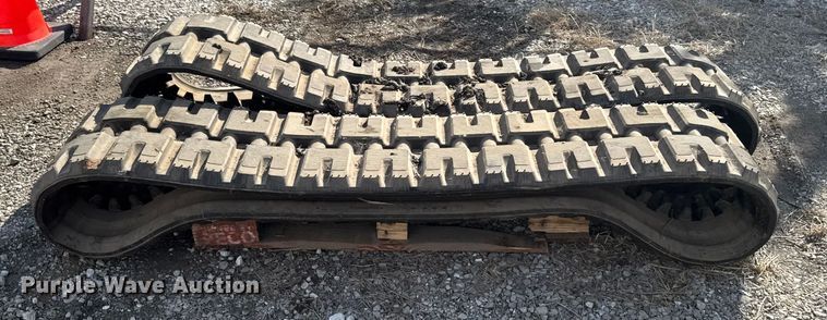 image for item OE9546 Bobcat skid steer tracks