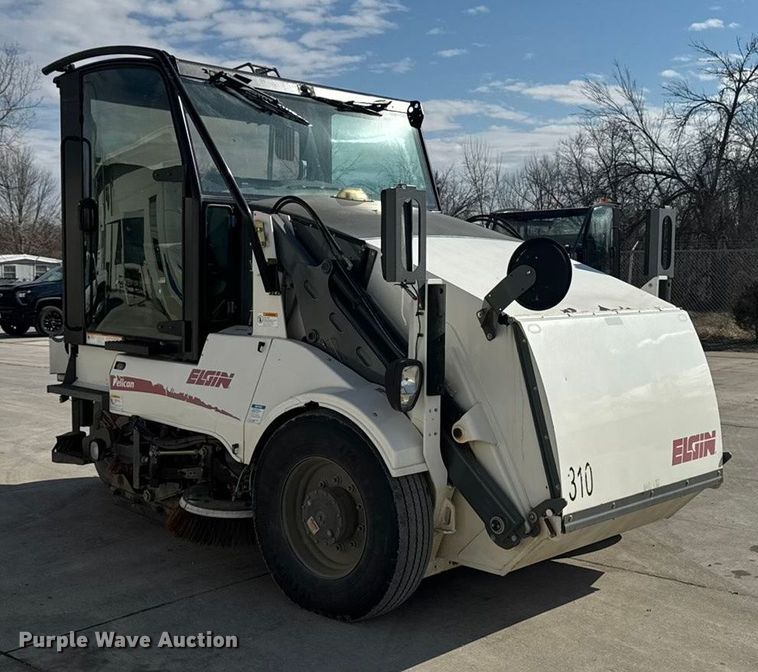 image for item OE9549 2014 Elgin Pelican street sweeper truck