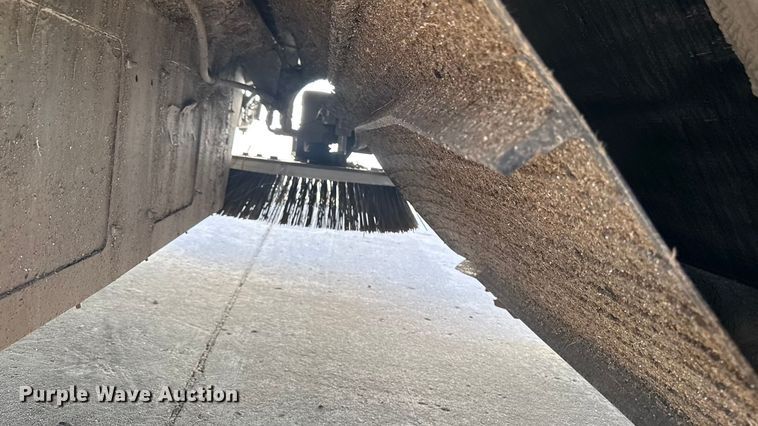 image for item OE9549 2014 Elgin Pelican street sweeper truck