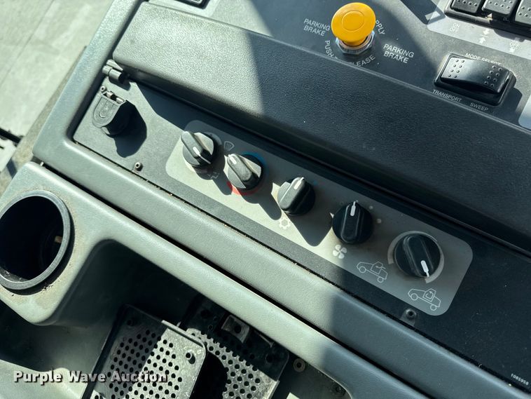 image for item OE9549 2014 Elgin Pelican street sweeper truck