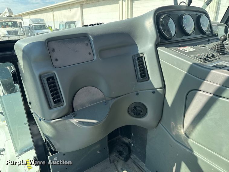 image for item OE9549 2014 Elgin Pelican street sweeper truck