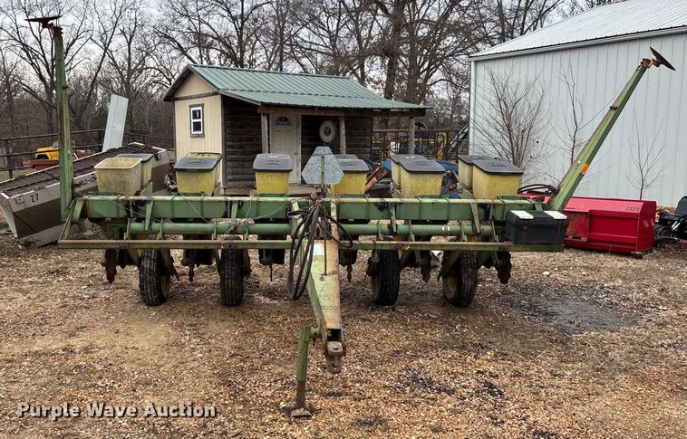 image for item DT0018 John Deere 7000 planter