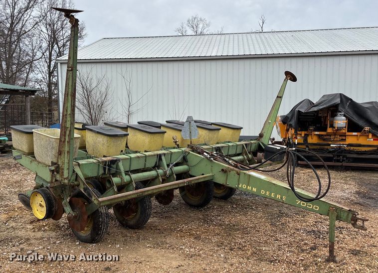 image for item DT0018 John Deere 7000 planter