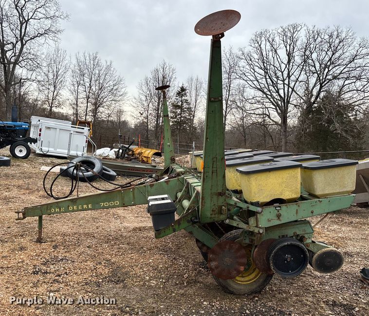 image for item DT0018 John Deere 7000 planter