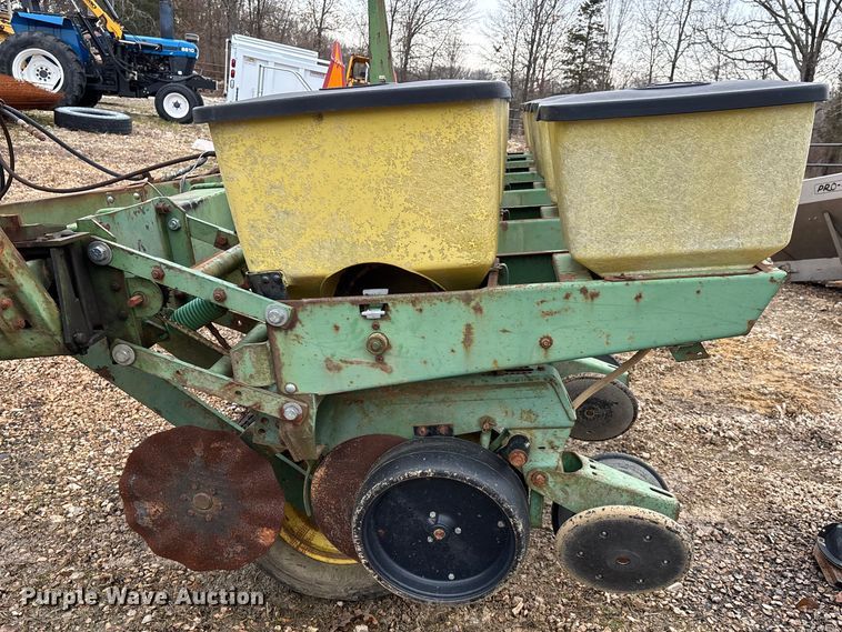 image for item DT0018 John Deere 7000 planter