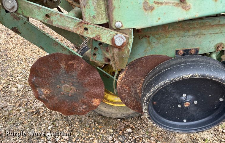 image for item DT0018 John Deere 7000 planter