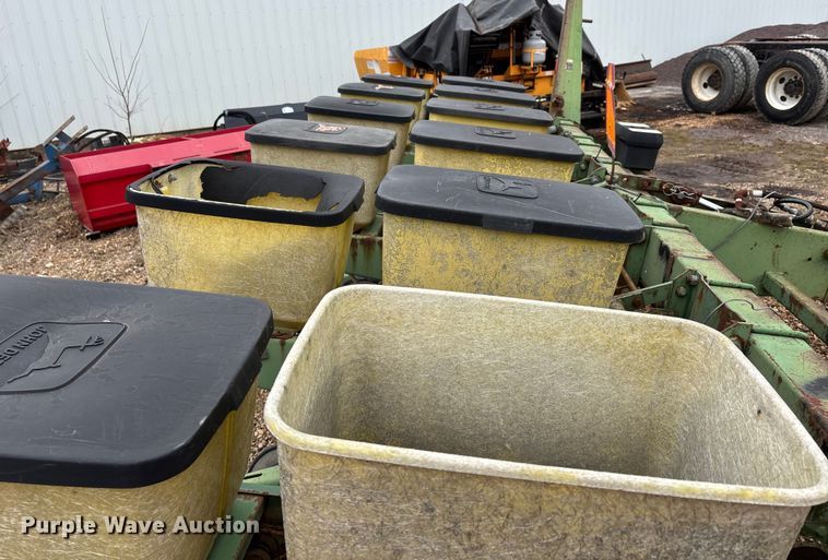 image for item DT0018 John Deere 7000 planter