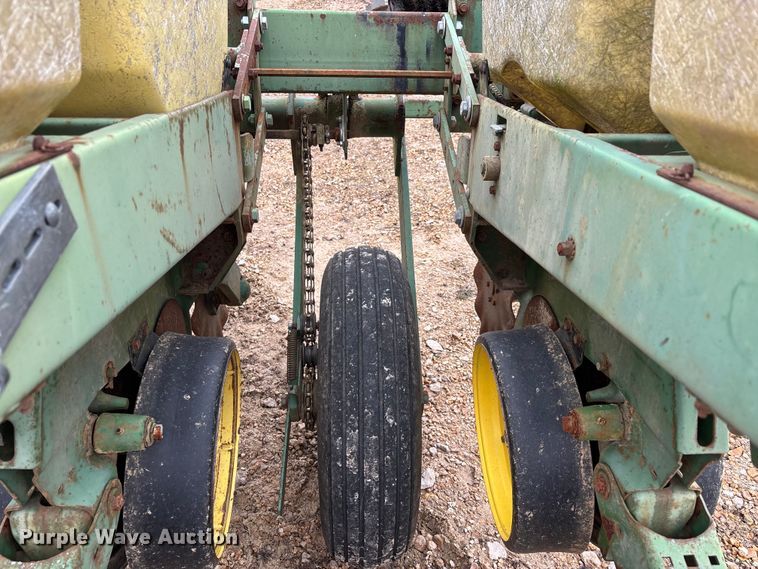 image for item DT0018 John Deere 7000 planter