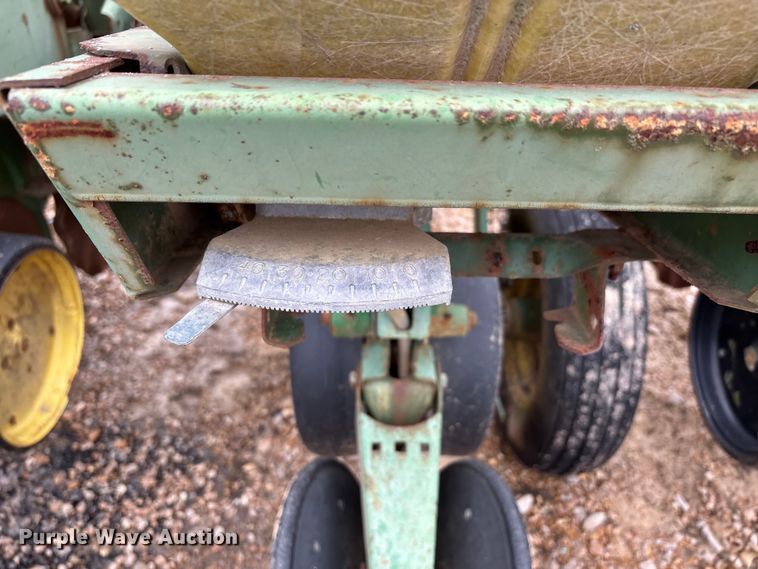 image for item DT0018 John Deere 7000 planter
