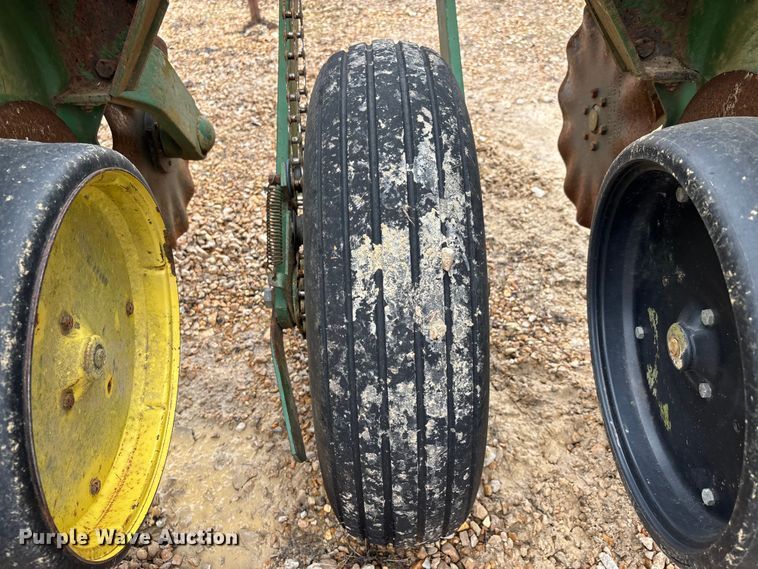 image for item DT0018 John Deere 7000 planter