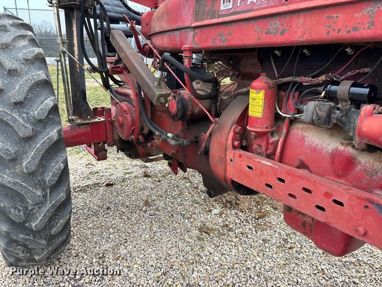 image for item DT0020 1941 International Harvester Farmall Super M tractor