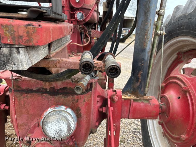 image for item DT0020 1941 International Harvester Farmall Super M tractor