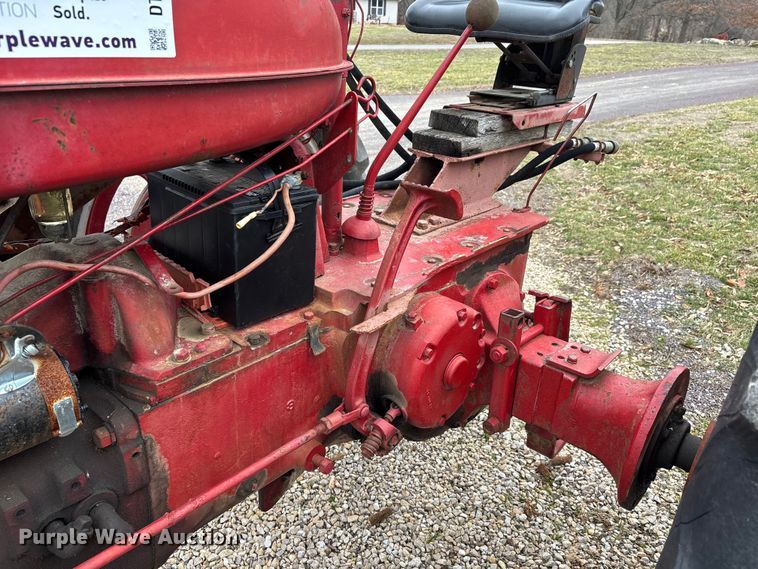 image for item DT0020 1941 International Harvester Farmall Super M tractor