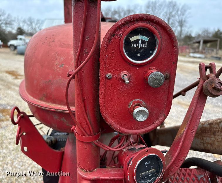 image for item DT0020 1941 International Harvester Farmall Super M tractor