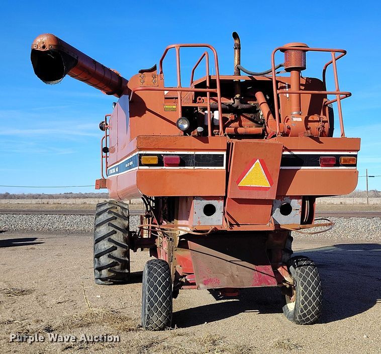 image for item DT0928 1978 International 1440 combine