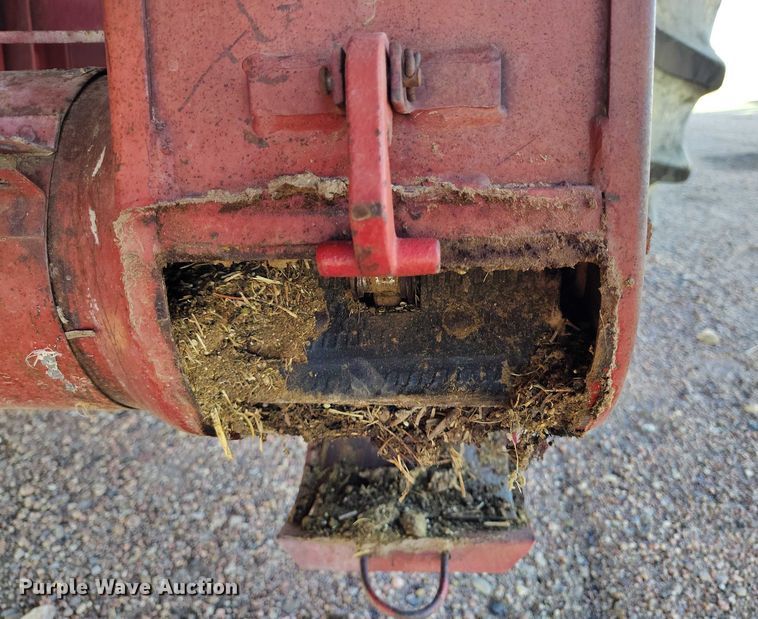 image for item DT0928 1978 International 1440 combine