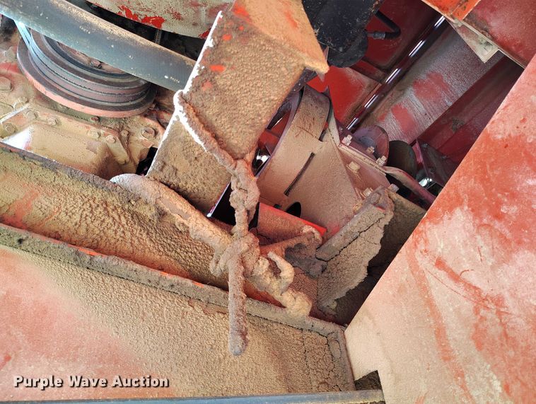 image for item DT0928 1978 International 1440 combine