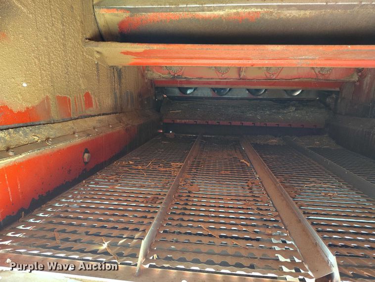 image for item DT0928 1978 International 1440 combine