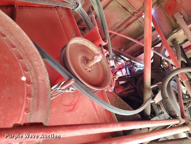 image for item DT0928 1978 International 1440 combine