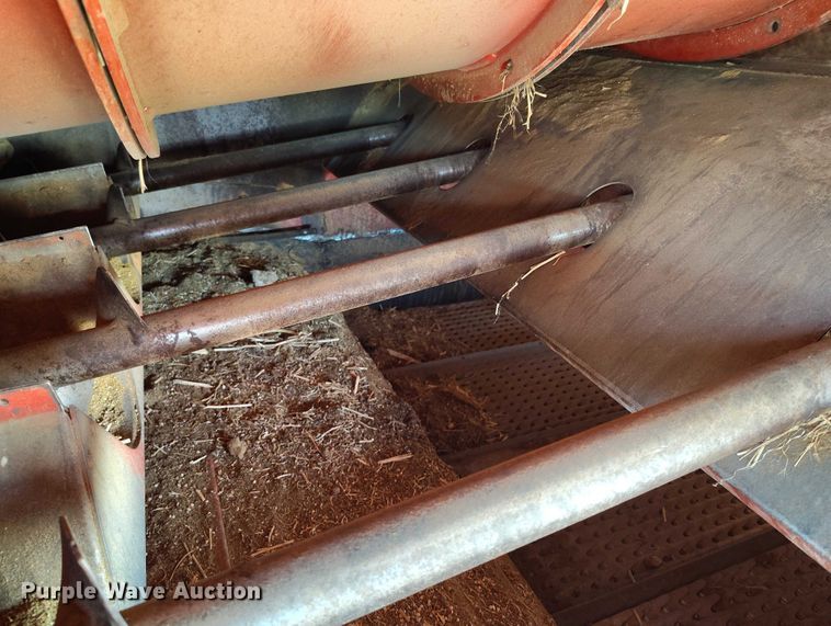 image for item DT0928 1978 International 1440 combine