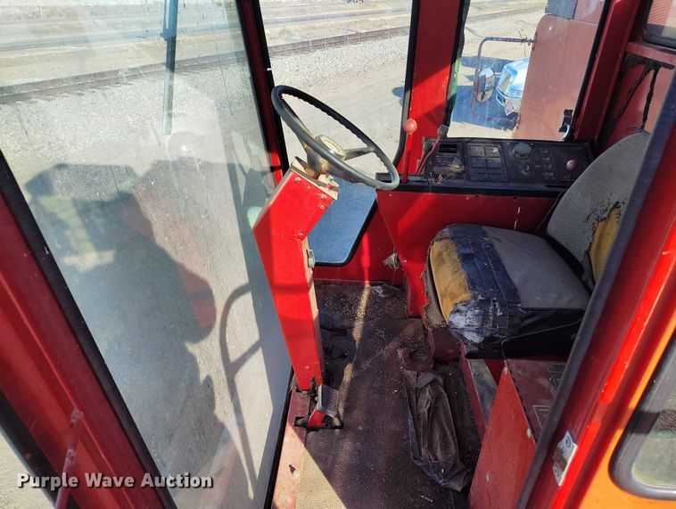 image for item DT0928 1978 International 1440 combine