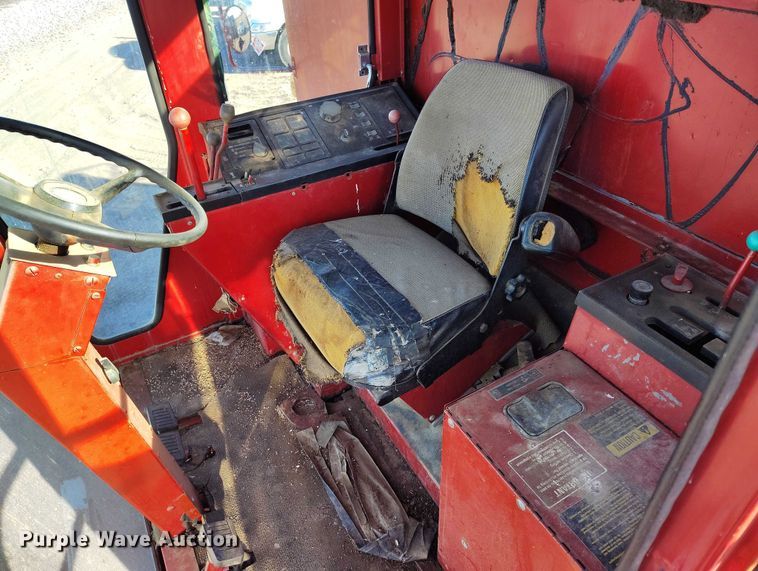 image for item DT0928 1978 International 1440 combine