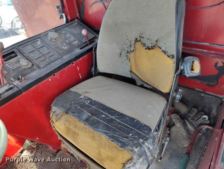 image for item DT0928 1978 International 1440 combine