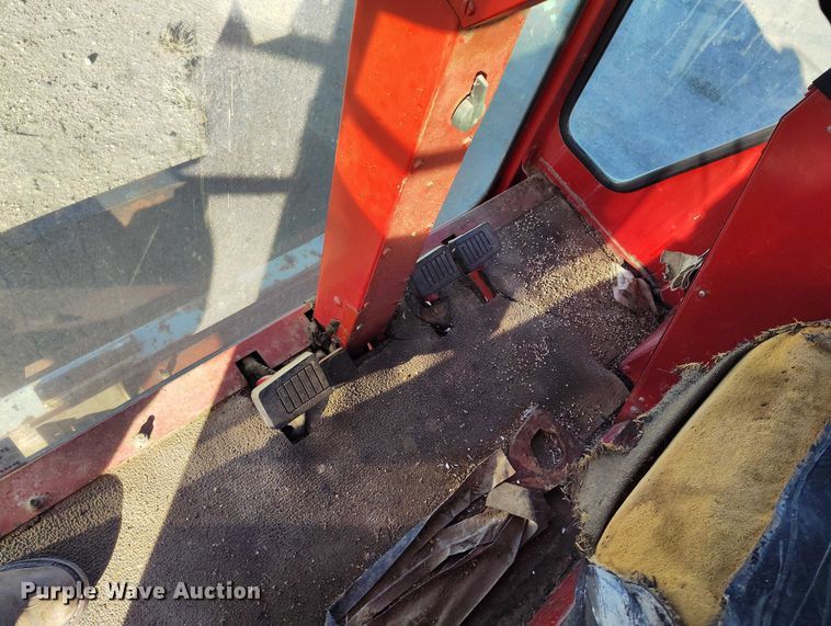 image for item DT0928 1978 International 1440 combine