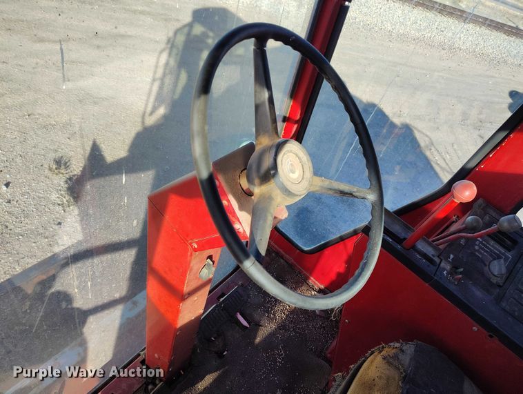 image for item DT0928 1978 International 1440 combine