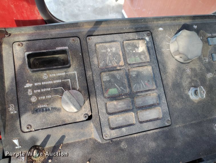 image for item DT0928 1978 International 1440 combine