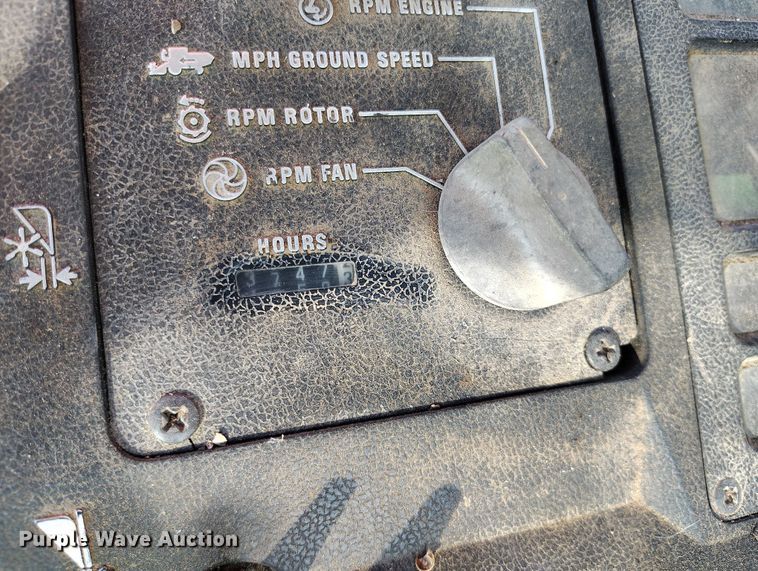 image for item DT0928 1978 International 1440 combine