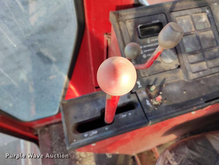 image for item DT0928 1978 International 1440 combine