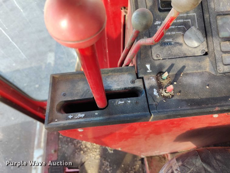 image for item DT0928 1978 International 1440 combine