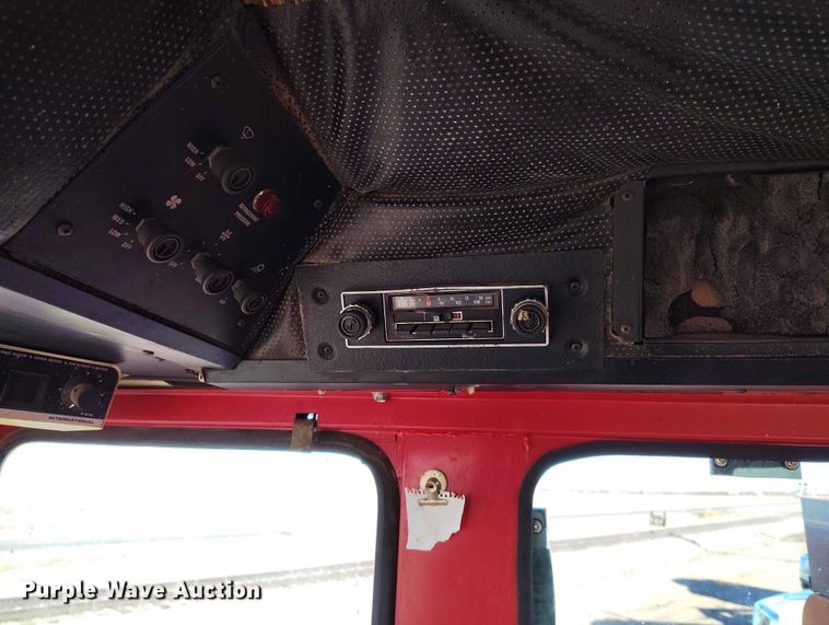 image for item DT0928 1978 International 1440 combine