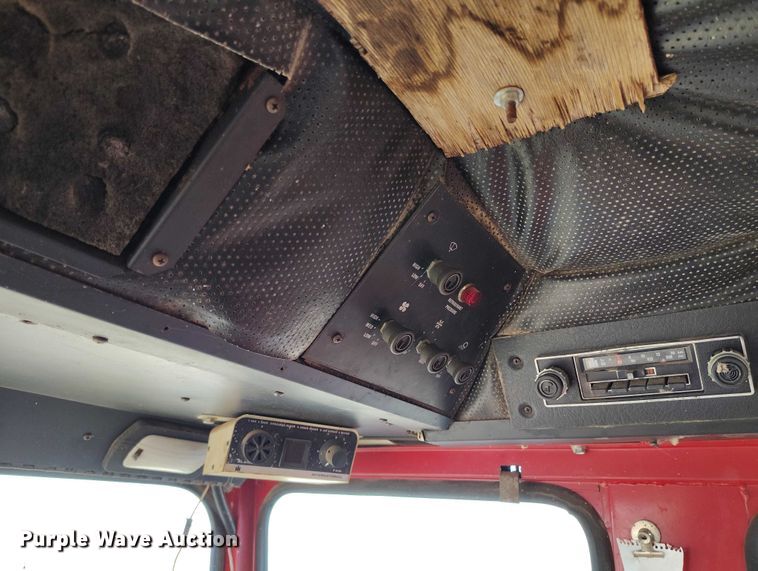 image for item DT0928 1978 International 1440 combine