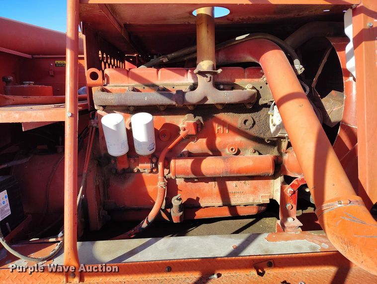 image for item DT0928 1978 International 1440 combine