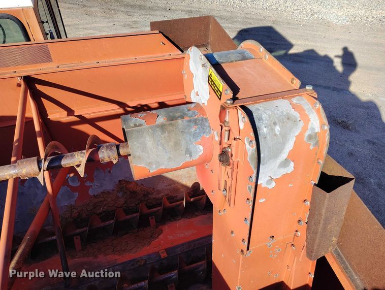 image for item DT0928 1978 International 1440 combine