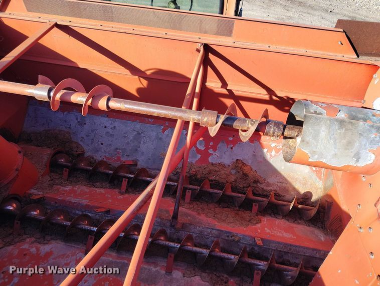 image for item DT0928 1978 International 1440 combine