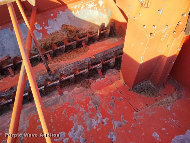 image for item DT0928 1978 International 1440 combine