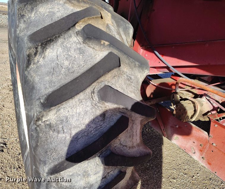 image for item DT0928 1978 International 1440 combine