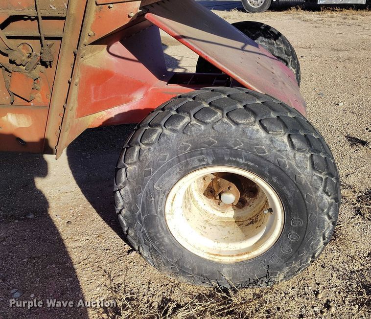 image for item DT0928 1978 International 1440 combine