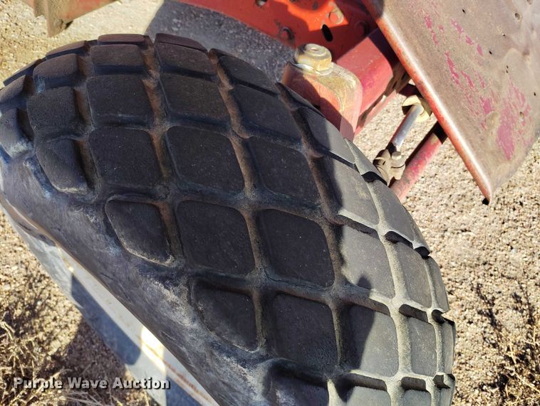 image for item DT0928 1978 International 1440 combine