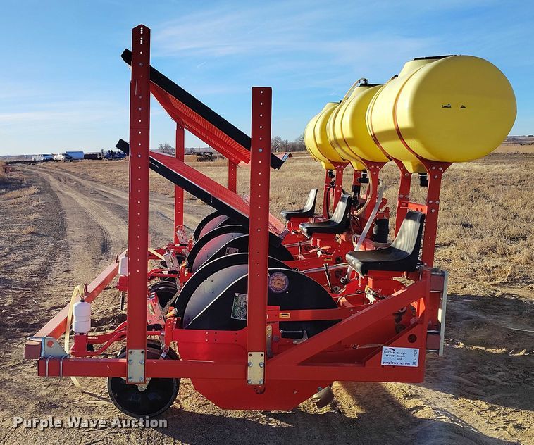 image for item DT0932 2019 Checchi & Magli Wolf Pro 3 transplanter